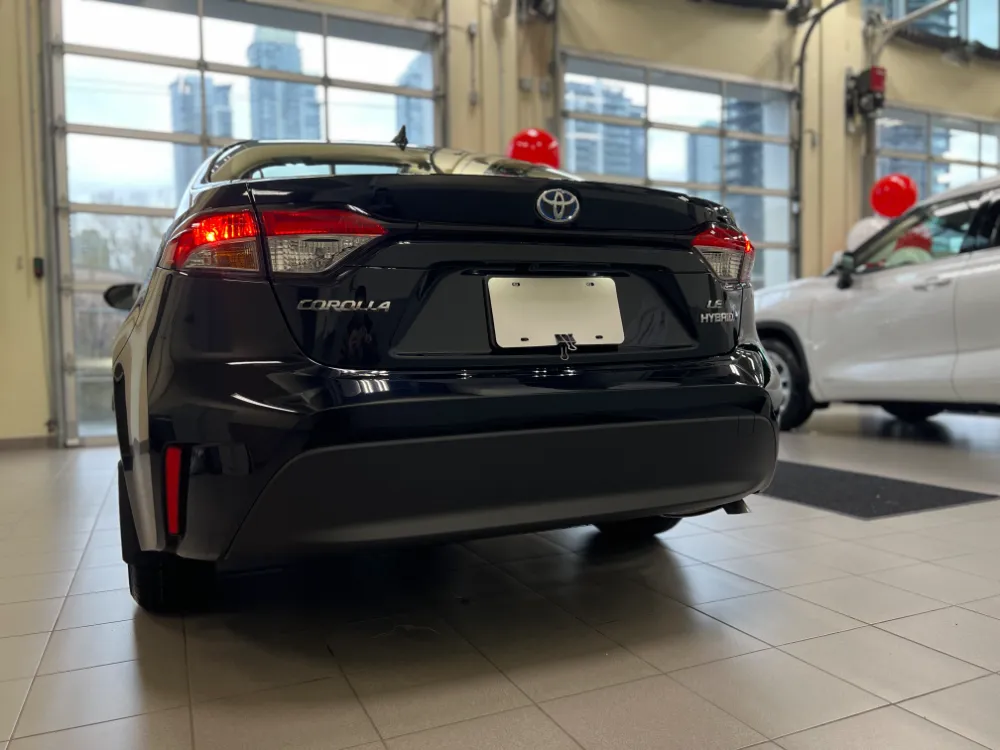 2023 toyota corolla hybrid le in black 6
